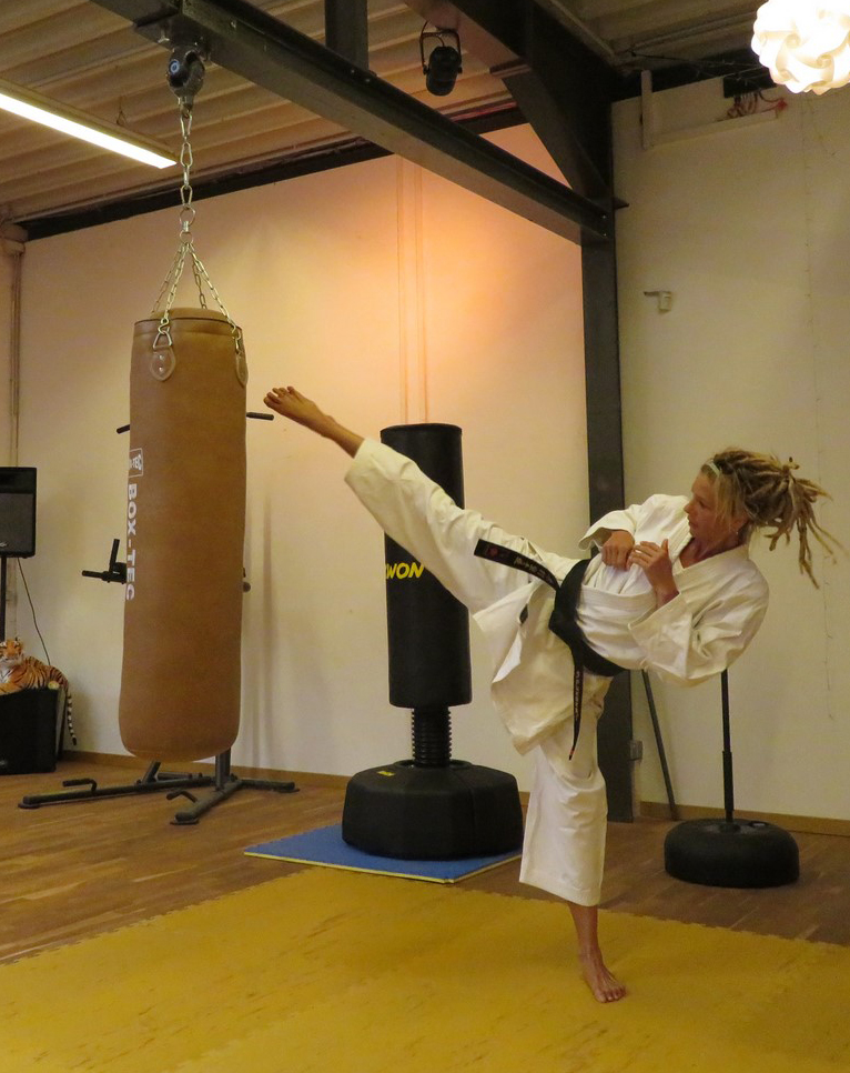 Coach and Fit Karate und Selbstverteidigung für Frauen